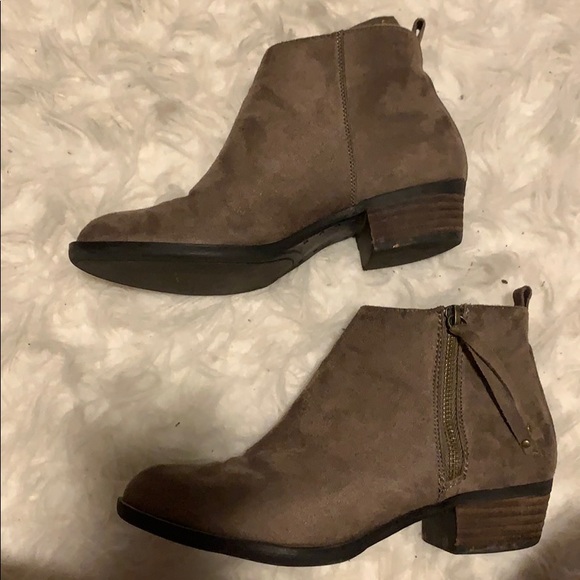 Brown suede booties - Picture 3 of 4
